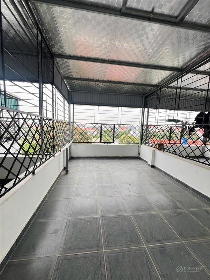 Cần bán nhà 50m2 nằm ngay đường đôi chúc sơn, ô tô đỗ trước cửa.