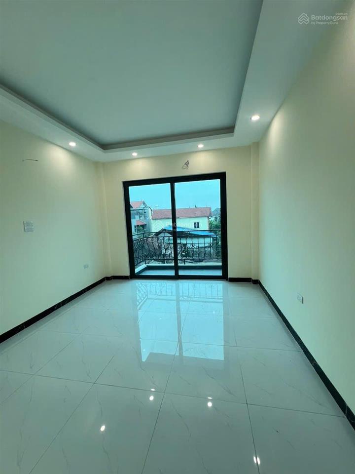 Cần bán nhà 50m2 nằm ngay đường đôi chúc sơn, ô tô đỗ trước cửa.