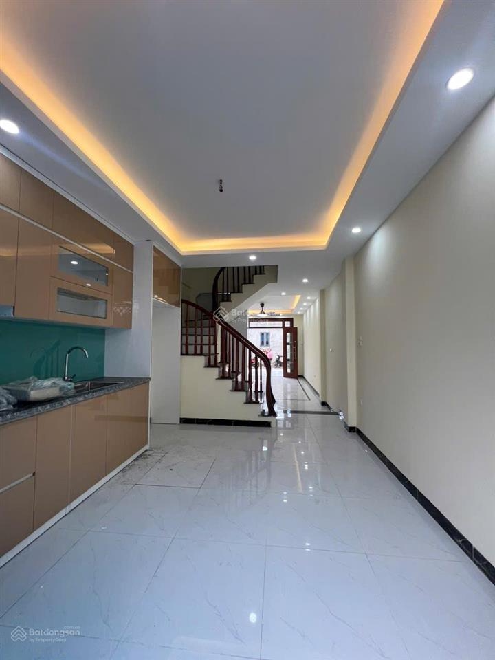 Cần bán nhà 50m2 nằm ngay đường đôi chúc sơn, ô tô đỗ trước cửa.