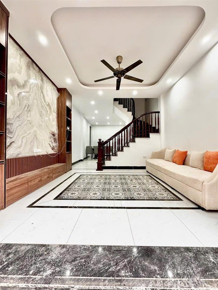 Cần tiền bán gấp nhà 48m2 xây 3 tầng, ô tô thông, giá 3 tỷ 1 còn bớt.