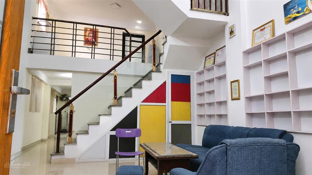 Cần bán nhà rộng 85m2  dân xây 3 tầng, 4 phòng ngủ, yên quán, tân phú, quốc oai