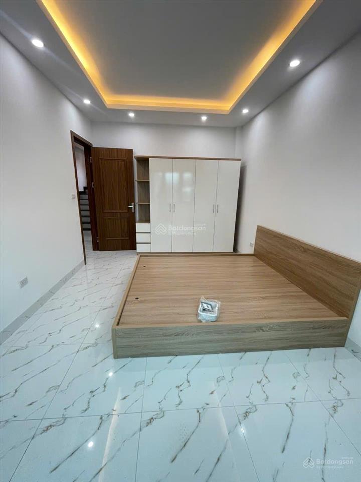 Cần bán nhà 5 tầng dt 34m2 có 3 phòng ngủ rộng tại biên giang, hà đông