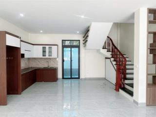 Cần bán nhà 5 tầng dt 34m2 có 3 phòng ngủ rộng tại biên giang, hà đông