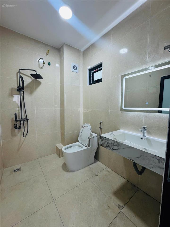 Cần bán nhà 5 tầng dt 34m2 có 3 phòng ngủ rộng tại biên giang, hà đông