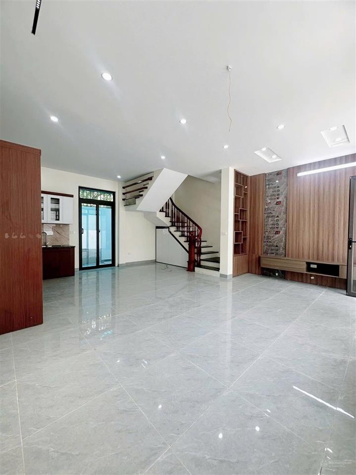 Cần bán nhà 5 tầng dt 34m2 có 3 phòng ngủ rộng tại biên giang, hà đông