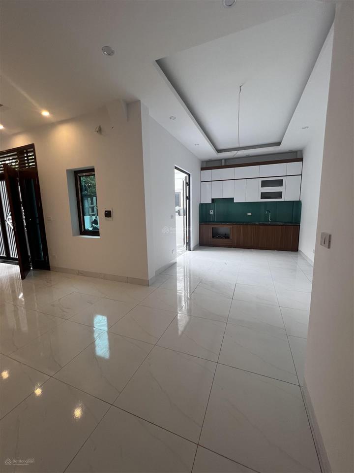 Siêu rộng nhà 93m2 ô tô đỗ trước sân, đại thành khu vực sầm uất, trường chợ bán kính 100m