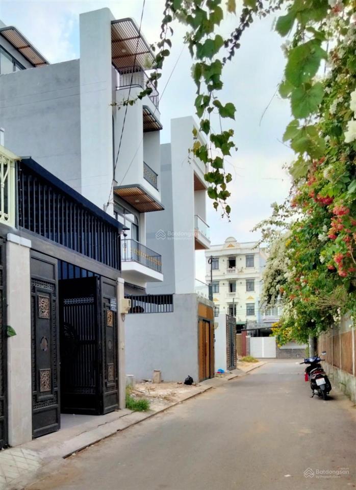 Trường thọ  hẻm xe hơi 1 trục 78.2 m2 sát mặt tiền đường