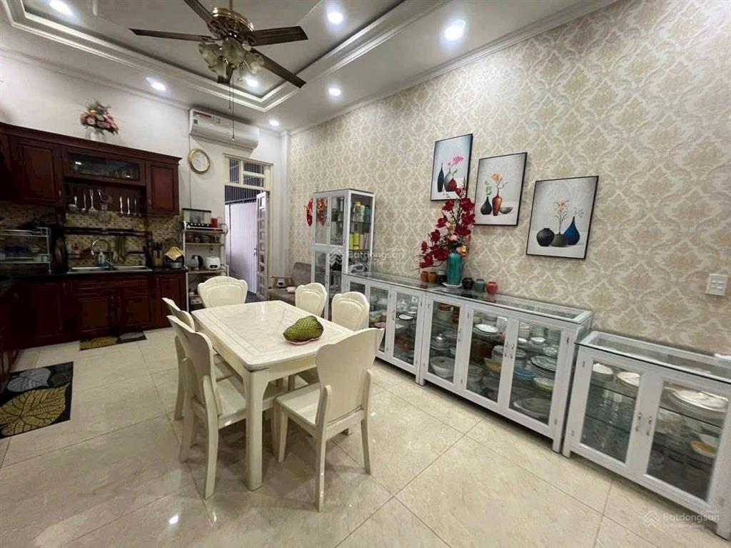 Xe hơi đỗ cửa gần vạn phúc city  nhà 75.4m2 x3 tầng chỉ nhỉnh 7 tỷ