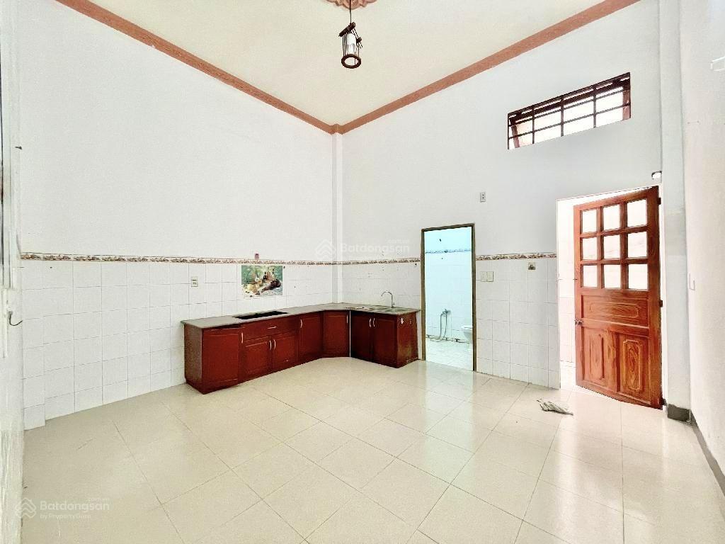 Gần coopmart bình triệu & đại học luật  vị trí trung tâm chủ gấp bán nhanh xe hơi đỗ cửa 90m