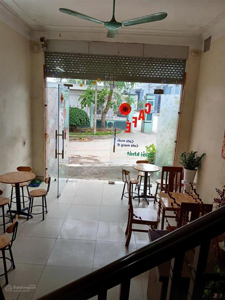 Cần cho thuê lại mặt bằng đang kinh doanh cafe sẵn bàn ghế 63m2, chỉ 4tr/th