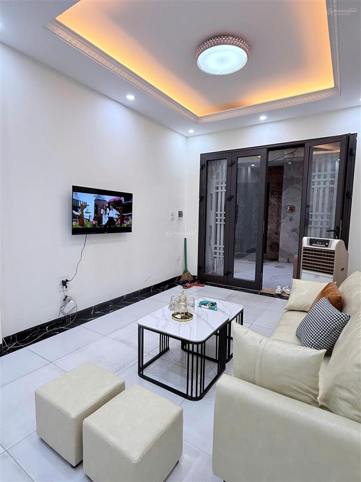 Bán nhà 38m2 ngọc thụy 9 trong đê ô tô đỗ cửa full nội thất 4 tầng giá 6,9 tỷ