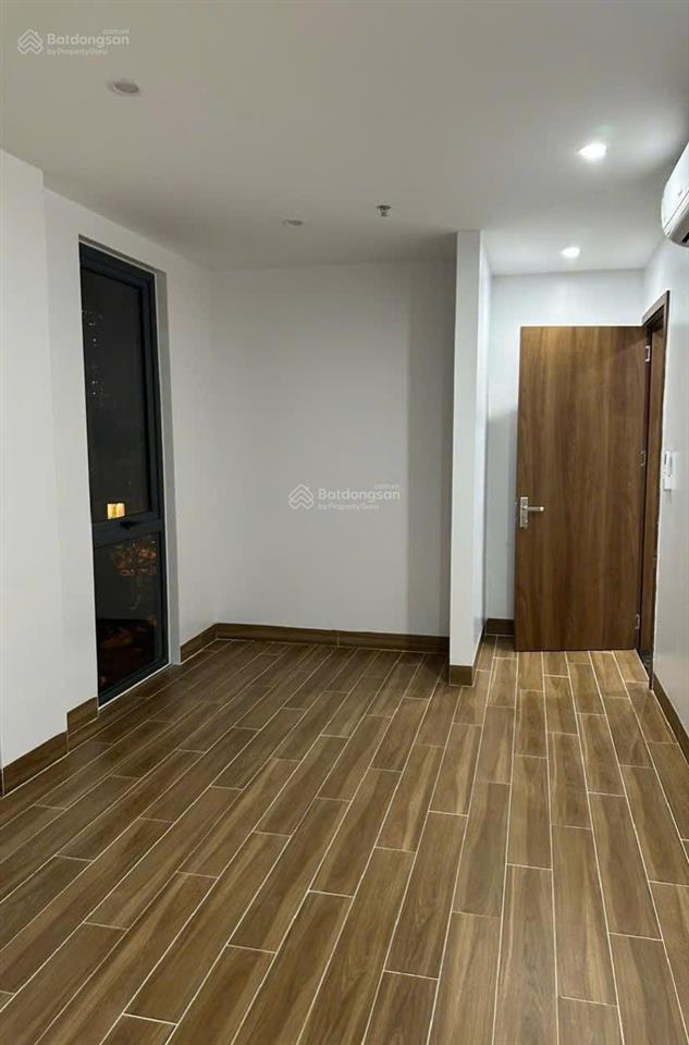 Tòa văn phòng cổ linh cực vip  7 tầng  4 mặt thoáng, trước mặt là vườn hoa điều hòa âm