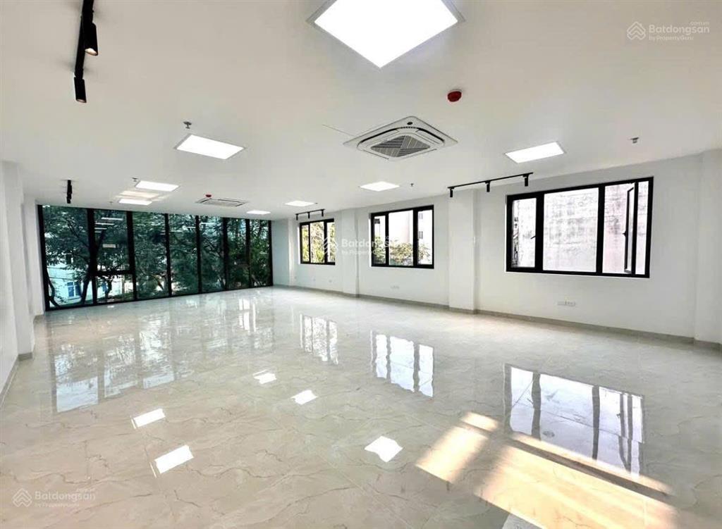 Tòa văn phòng cổ linh cực vip  7 tầng  4 mặt thoáng, trước mặt là vườn hoa điều hòa âm