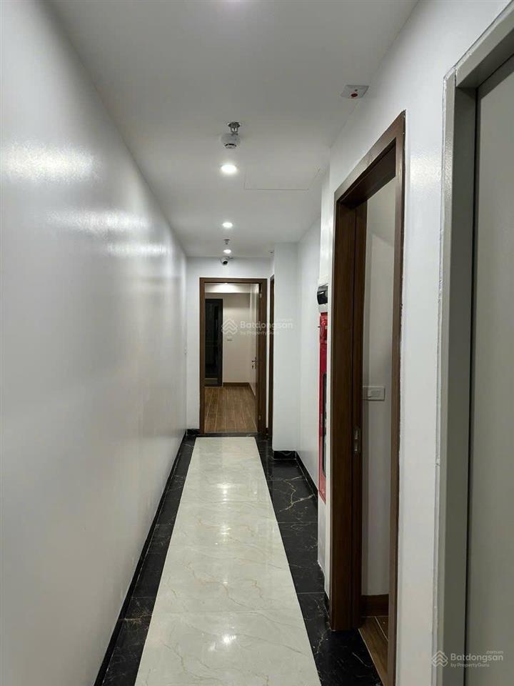 Tòa văn phòng cổ linh cực vip  7 tầng  4 mặt thoáng, trước mặt là vườn hoa điều hòa âm