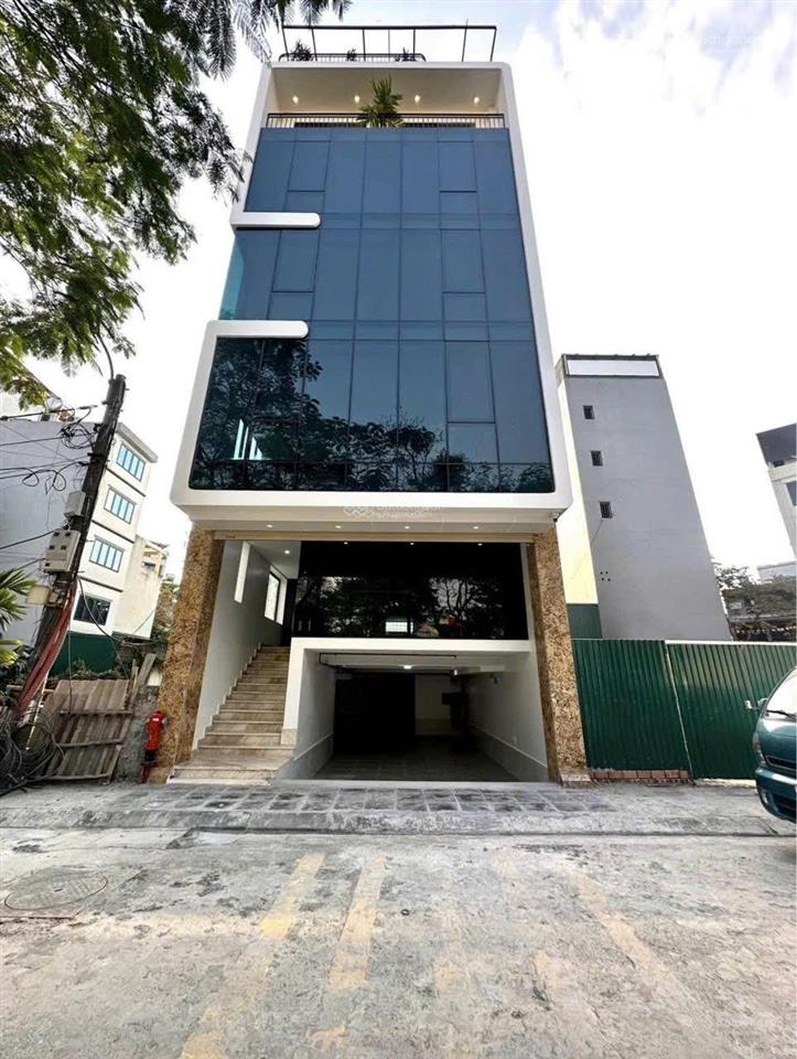 Tòa văn phòng cổ linh cực vip  7 tầng  4 mặt thoáng, trước mặt là vườn hoa điều hòa âm