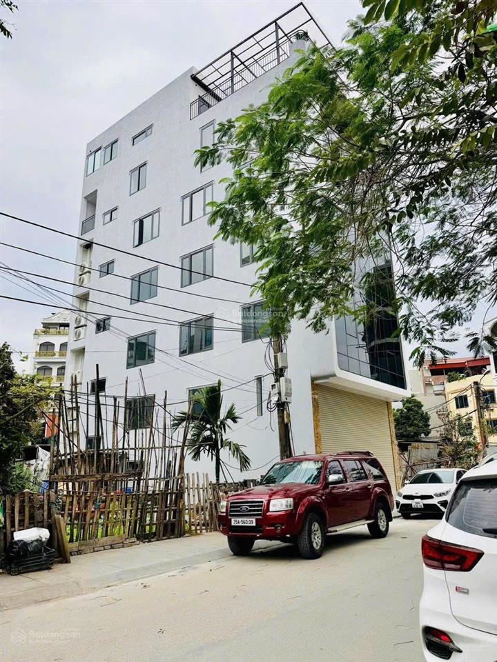 Tòa văn phòng cổ linh cực vip  7 tầng  4 mặt thoáng, trước mặt là vườn hoa điều hòa âm