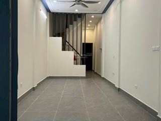 18tr  cho thuê nhà 65m2 p. hào nam, đống đa, hn. sẵn đồ cb, sân vườn để xe rộng rãi, vào ở ngay.