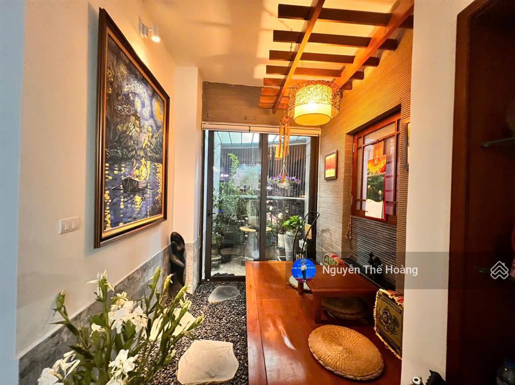 Gia đình cần bán ch 127m2, 2n  2wc tòa xuân vườn. tầng trung bc thoáng, full đồ, phù hợp ở lâu dài