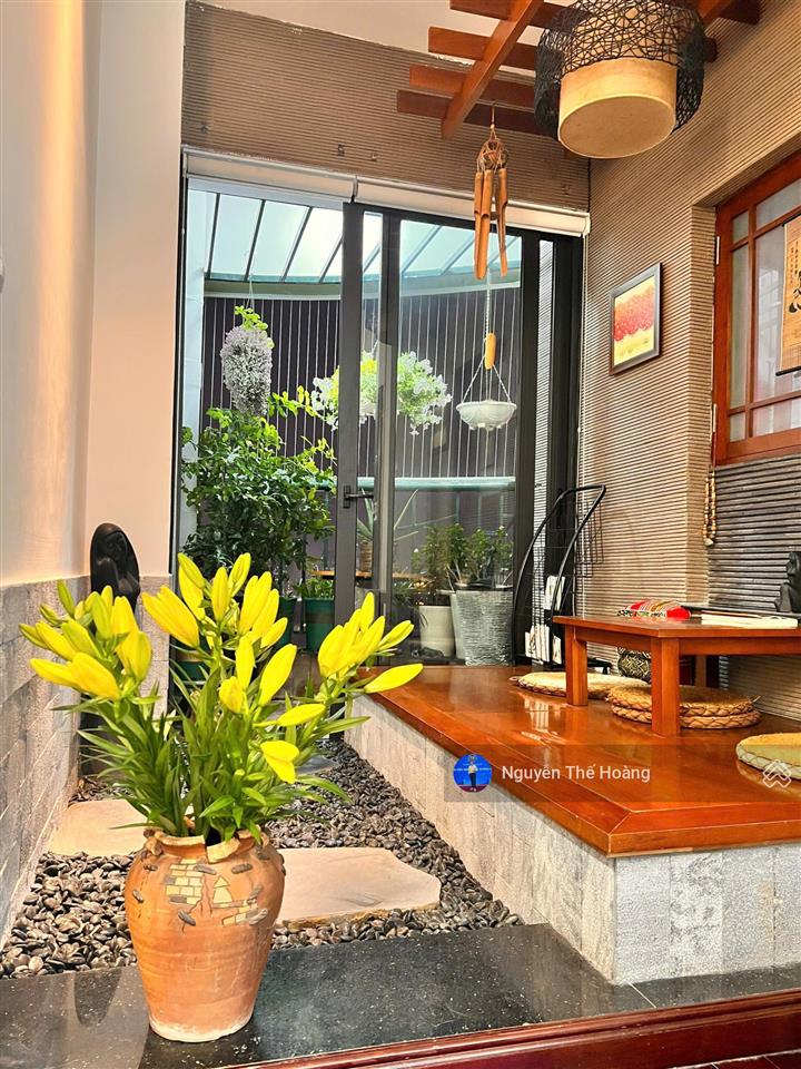 Gia đình cần bán ch 127m2, 2n  2wc tòa xuân vườn. tầng trung bc thoáng, full đồ, phù hợp ở lâu dài