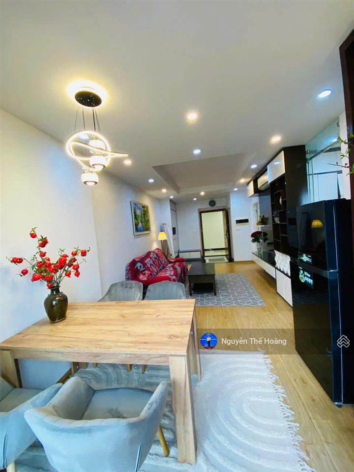 Gia đình cần bán ch 2n  2wc, 80m2 tòa goldsilk. tầng trung bc thoáng, full đồ, phù hợp ở lâu dài