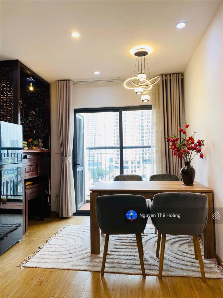 Gia đình cần bán ch 2n  2wc, 80m2 tòa goldsilk. tầng trung bc thoáng, full đồ, phù hợp ở lâu dài