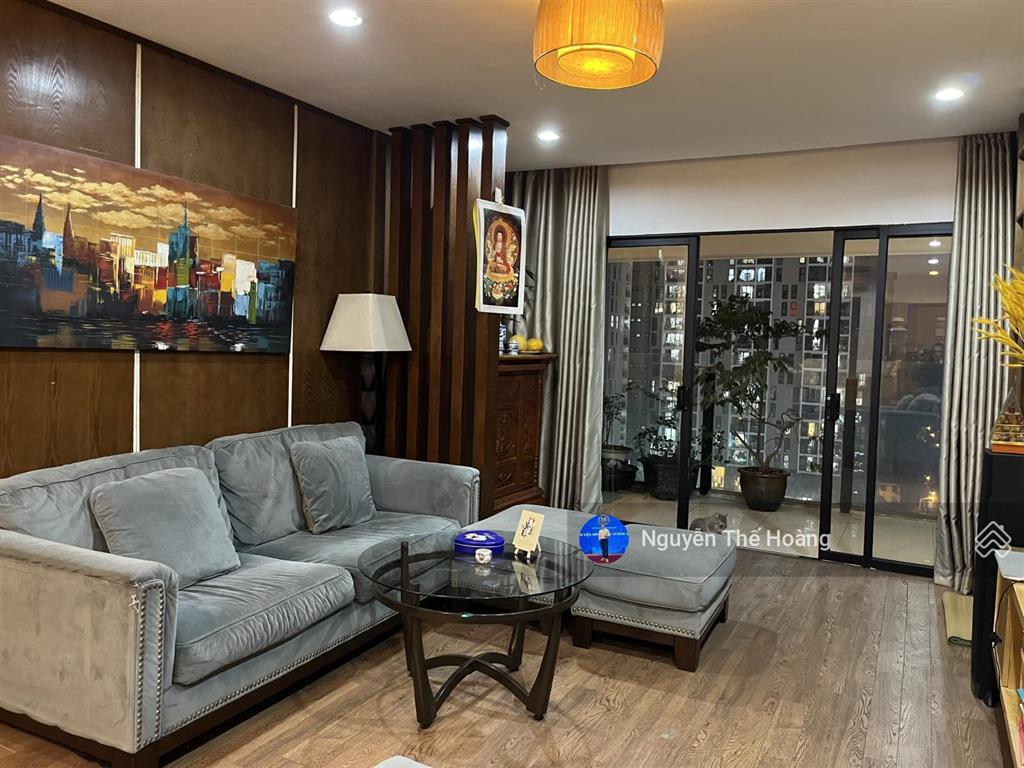 Giá thật, gia đình bán gấp ch 3n  2wc, 95m2 tòa golden land. tầng trung bc đông nam mát mẻ, sổ đỏ