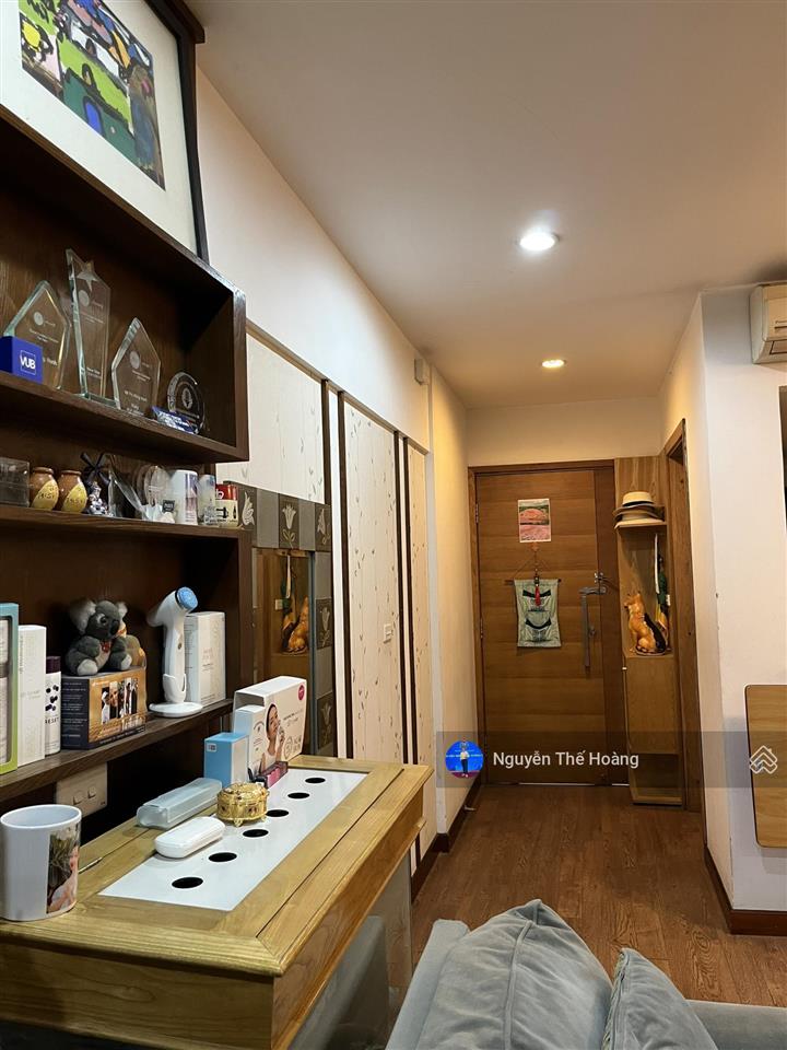 Giá thật, gia đình bán gấp ch 3n  2wc, 95m2 tòa golden land. tầng trung bc đông nam mát mẻ, sổ đỏ