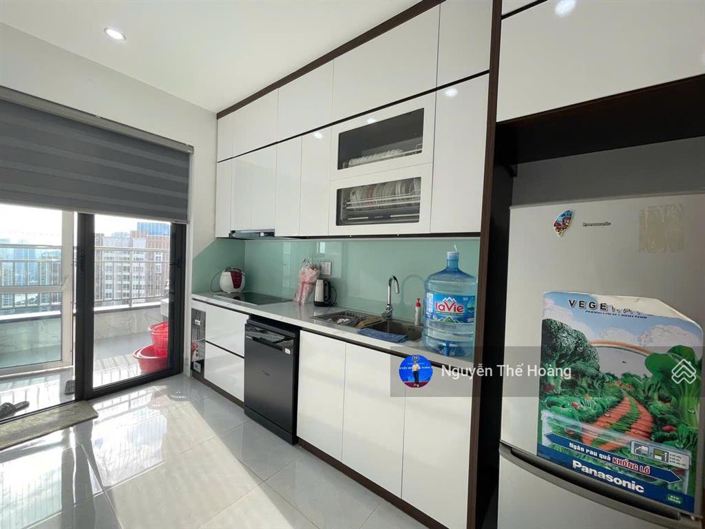 Giá thật, bán ch 3n  3wc, 151m2 tòa 34t  thnc. tầng trung bc thoáng mát, full nội thất, sổ đỏ sẵn