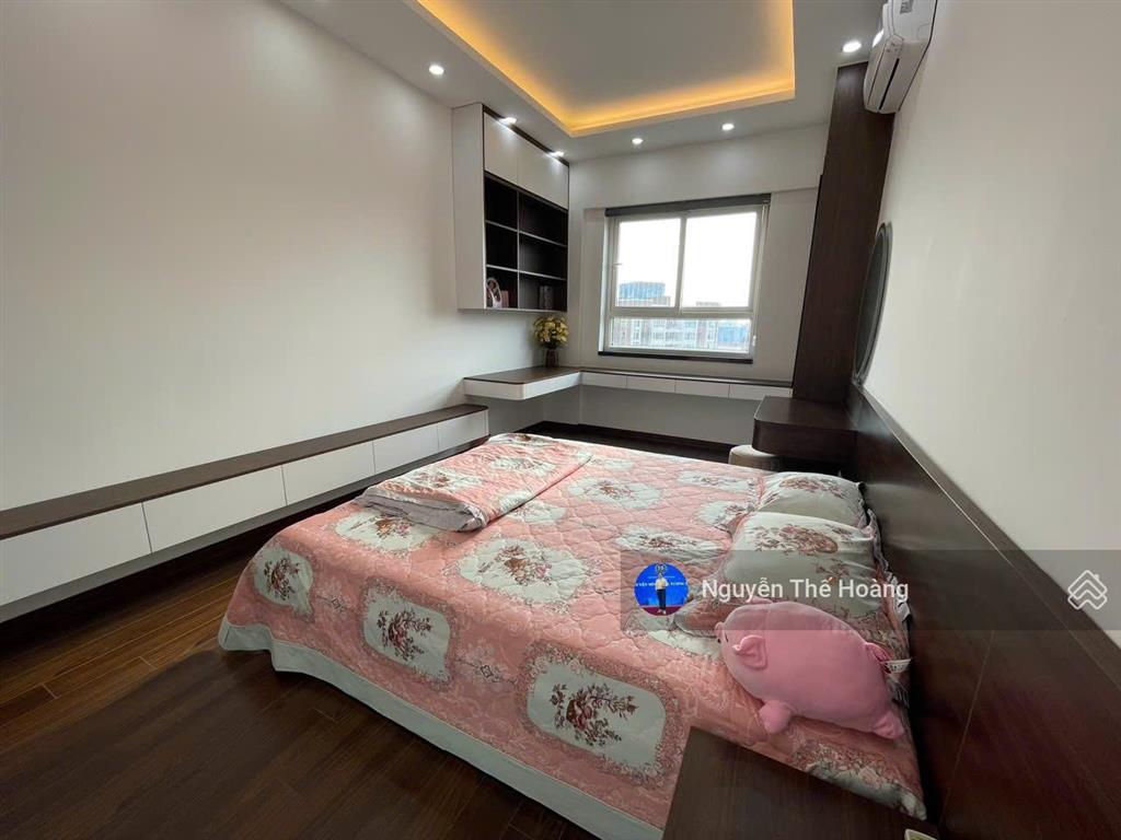 Giá thật, bán ch 3n  3wc, 151m2 tòa 34t  thnc. tầng trung bc thoáng mát, full nội thất, sổ đỏ sẵn