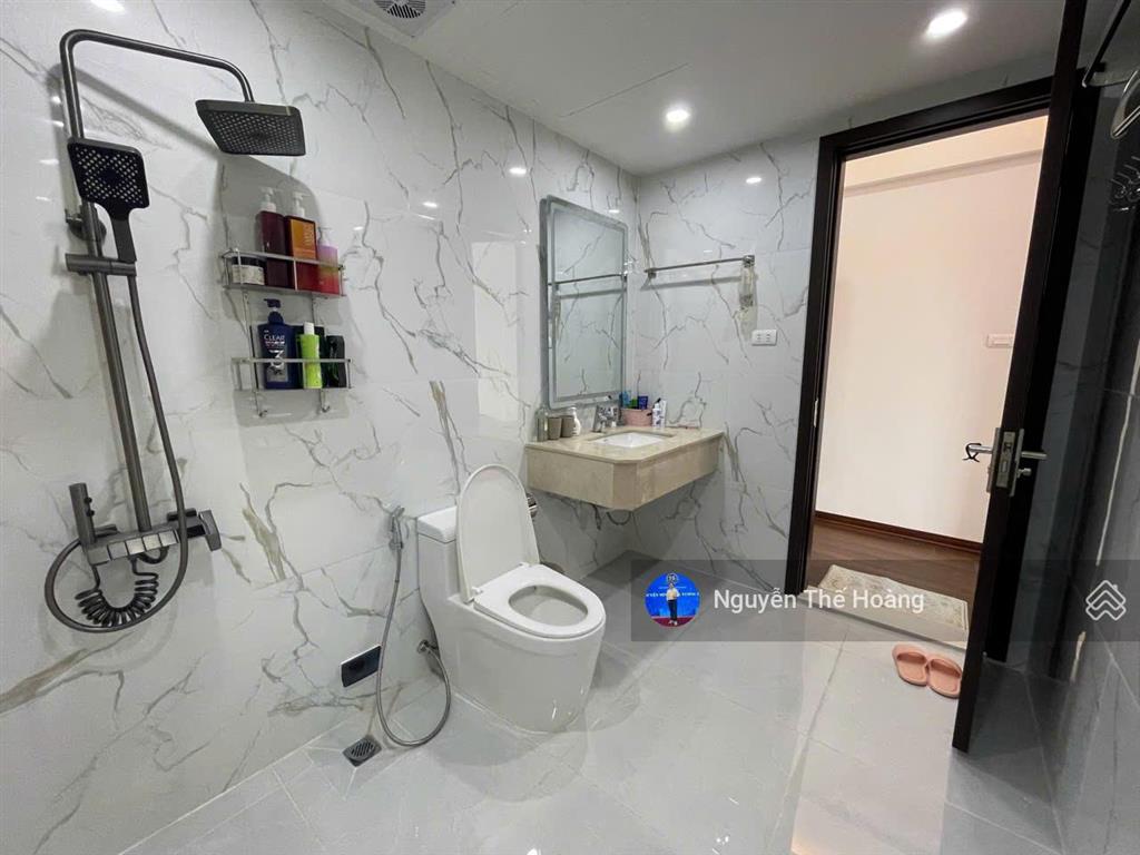 Giá thật, bán ch 3n  3wc, 151m2 tòa 34t  thnc. tầng trung bc thoáng mát, full nội thất, sổ đỏ sẵn