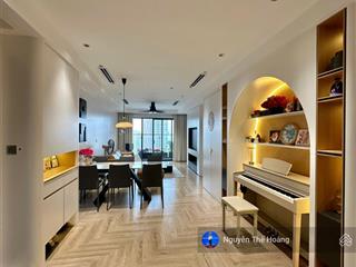 Gia đình cần bán gấp căn 3n  2wc, 125m2 tòa theparkhome. tầng trung bc thoáng mát, full đồ, sổ đỏ