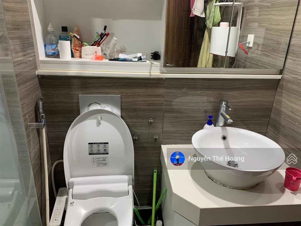 Gia đình cần bán ch 2n  2wc, 72m2 tòa a. nhà full nội thất, vào ở luôn, miễn tg, sổ đỏ, giá 8 tỷ