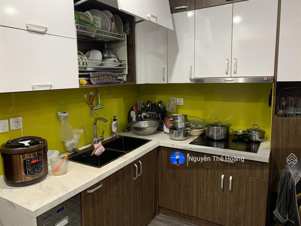 Gia đình cần bán ch 2n  2wc, 72m2 tòa a. nhà full nội thất, vào ở luôn, miễn tg, sổ đỏ, giá 8 tỷ
