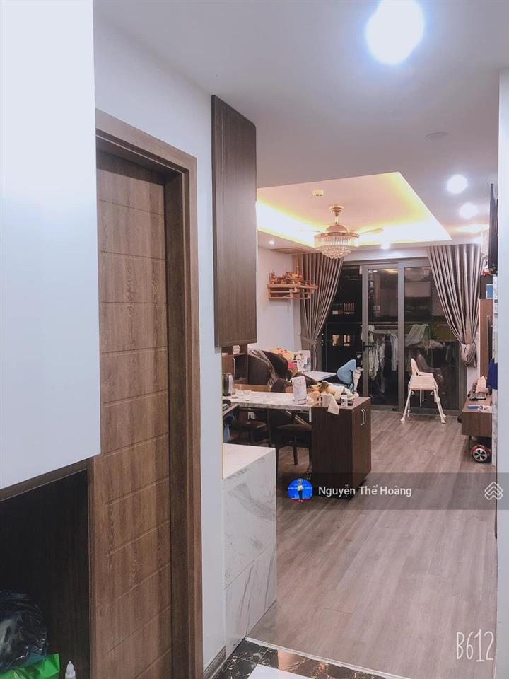 Gia đình cần bán ch 2n  2wc, 72m2 tòa a. nhà full nội thất, vào ở luôn, miễn tg, sổ đỏ, giá 8 tỷ