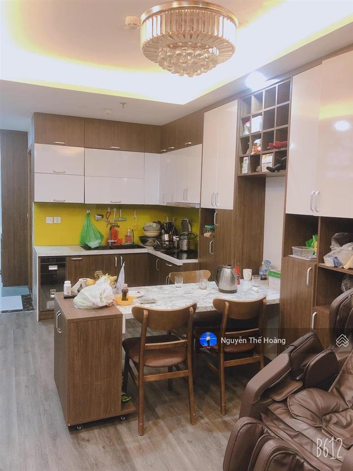 Gia đình cần bán ch 2n  2wc, 72m2 tòa a. nhà full nội thất, vào ở luôn, miễn tg, sổ đỏ, giá 8 tỷ
