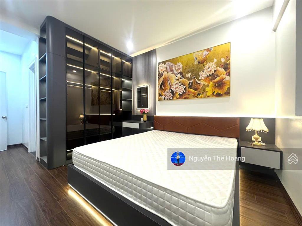 Giá thật, bán ch 3n  2wc 90m2 tòa startower. tầng trung bc thoáng mát, nội thất cơ bản, sổ đỏ sẵn