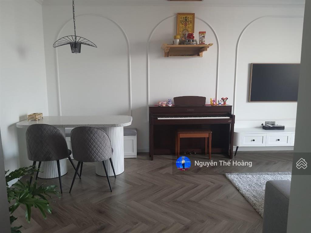 Giá thật, bán ch 2n  1wc 65m2 tòa brg. tầng trung bc thoáng mát, full nội thất, có sỏ đỏ, giá 8 tỷ