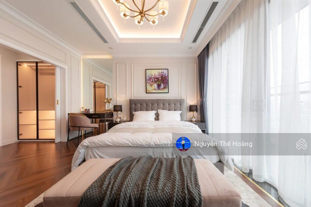 Gia đình cần bán gấp căn 3n tòa brg. 107m2, tầng trung bc thoáng mát, full nội thất, sổ đỏ sẵn