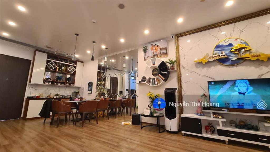 Gia đình cần bán căn hộ 3 ngủ tòa thống nhất, bc thoáng mát, full nội thất đẹp, sổ đỏ, giá 100tr/m2