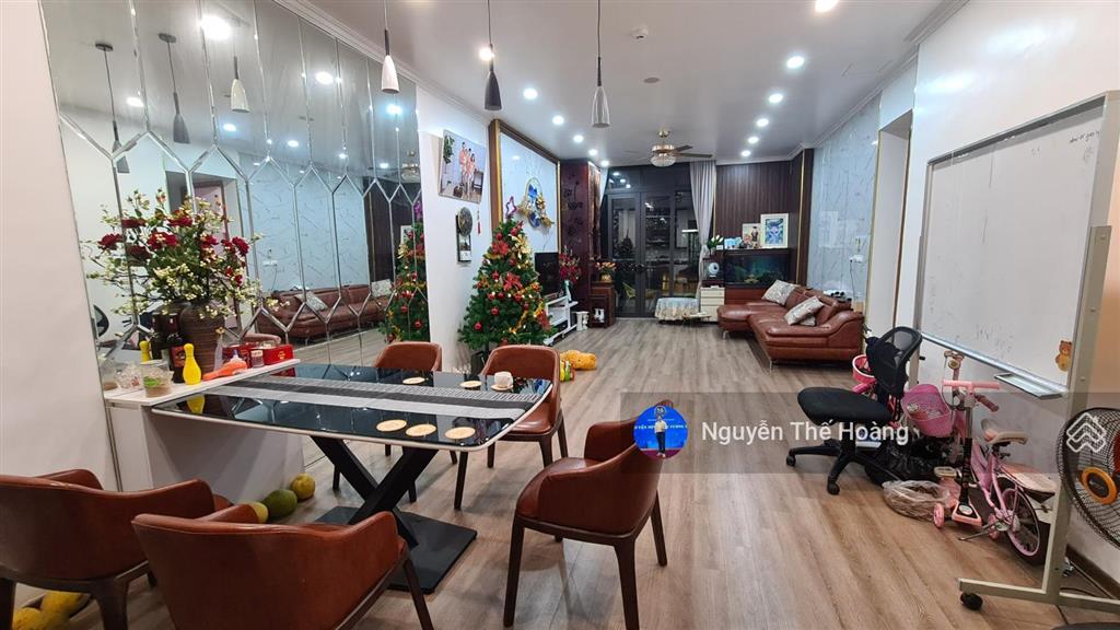 Gia đình cần bán căn hộ 3 ngủ tòa thống nhất, bc thoáng mát, full nội thất đẹp, sổ đỏ, giá 100tr/m2