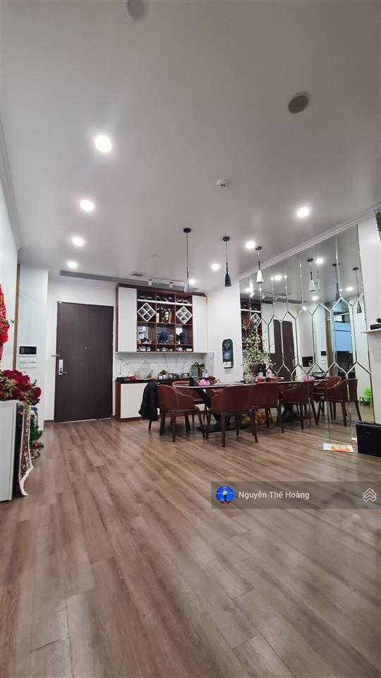 Gia đình cần bán căn hộ 3 ngủ tòa thống nhất, bc thoáng mát, full nội thất đẹp, sổ đỏ, giá 100tr/m2