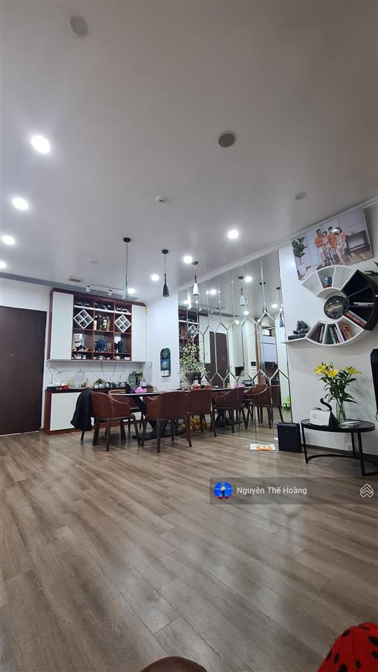 Gia đình cần bán căn hộ 3 ngủ tòa thống nhất, bc thoáng mát, full nội thất đẹp, sổ đỏ, giá 100tr/m2