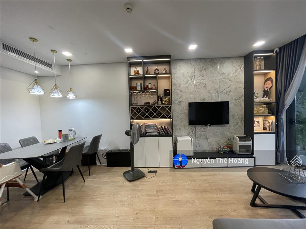 Gia đình cần bán ch 3n  2wc, 100m2 tòa rivera. tầng trung bc mát mẻ, full nội thất, sổ đỏ, giá 9 t