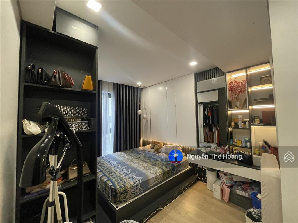 Gia đình cần bán ch 3n  2wc, 100m2 tòa rivera. tầng trung bc mát mẻ, full nội thất, sổ đỏ, giá 9 t