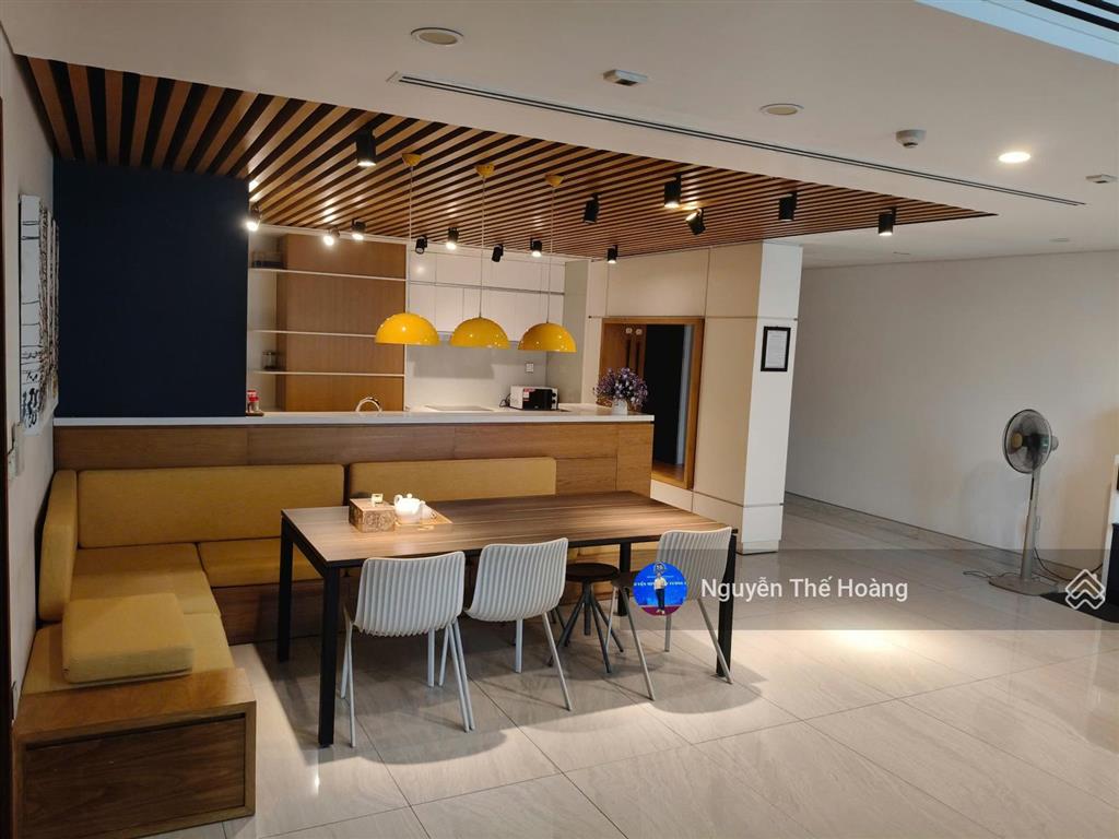 Giá thật, bán ch 3n  2wc 17m2 tòa mandarin. tầng trung bc thoáng mát, full nội thất, sổ đỏ sẵn