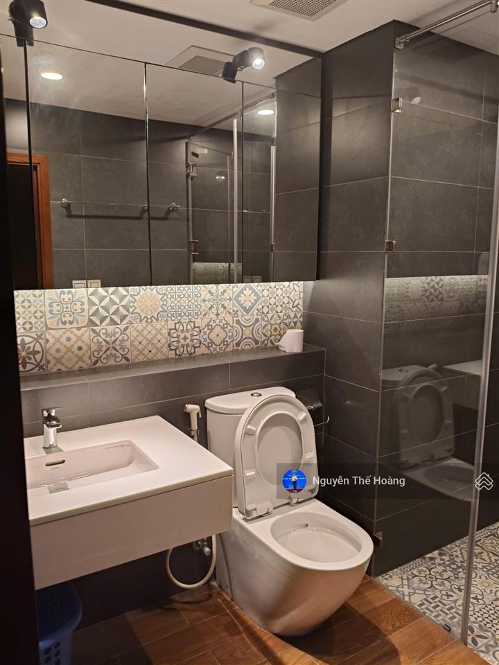 Giá thật, bán ch 3n  2wc 17m2 tòa mandarin. tầng trung bc thoáng mát, full nội thất, sổ đỏ sẵn