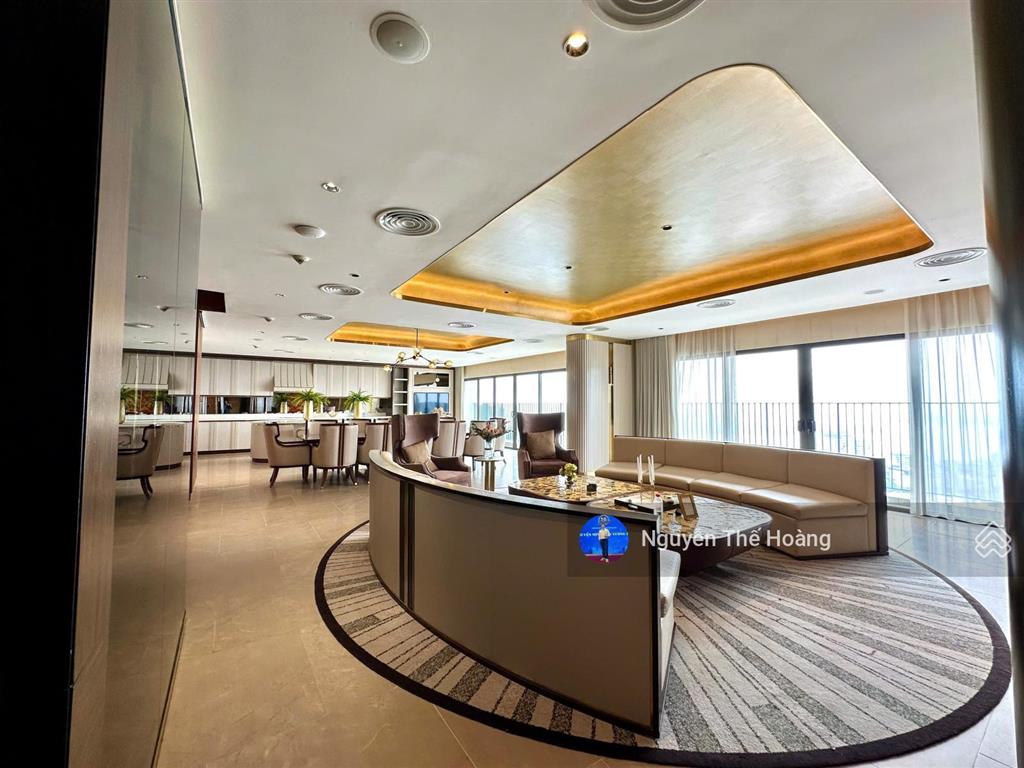 Chuyển nhượng lại căn penhouse. 4n  4wc tòa kosmo. view hồ tây, bc công mát mẻ, full nội thất