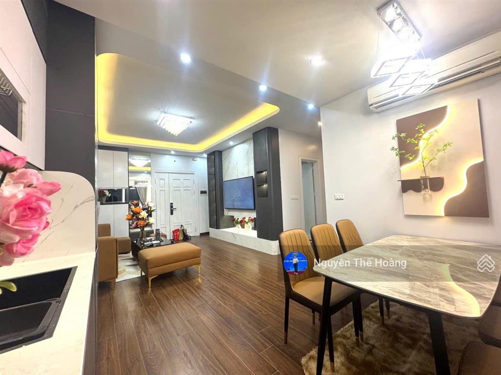 Giá thật, bán ch 3n  2wc 85m2 tòa startower. tầng trung bc thoáng mát, full nội thất, sổ đỏ sẵn