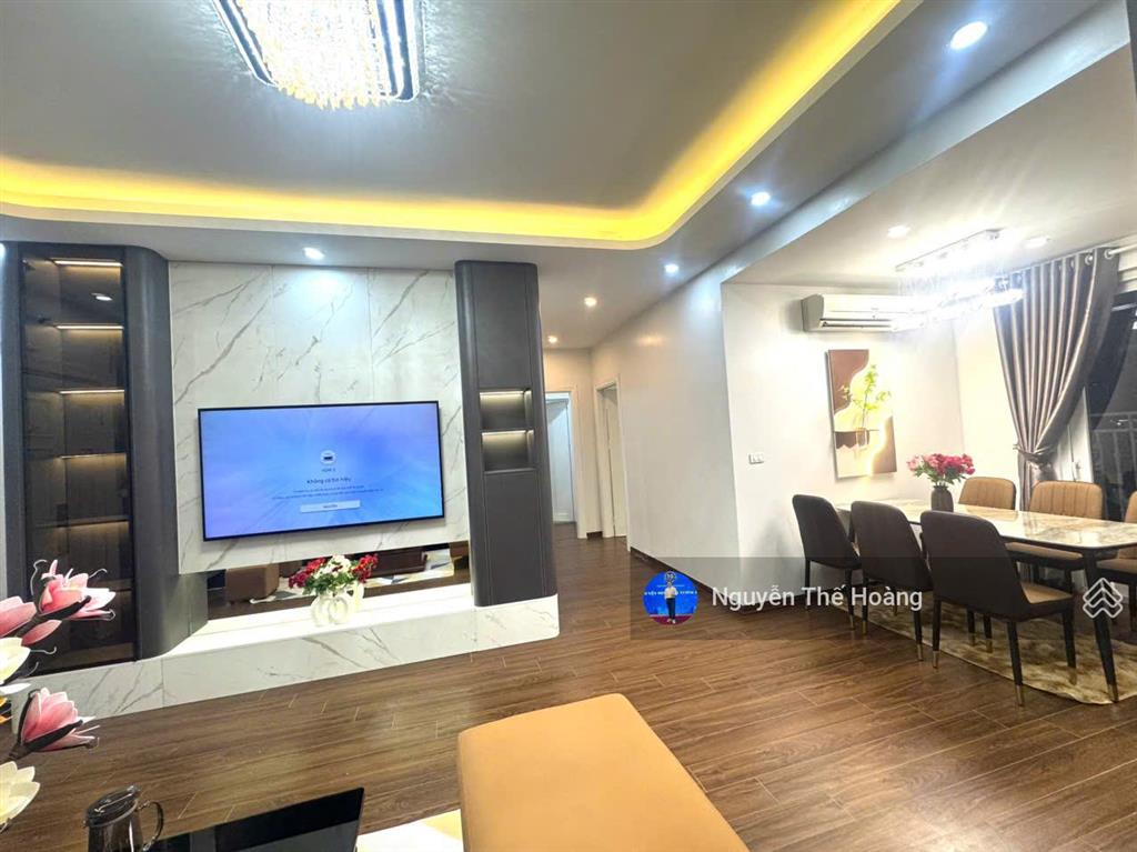 Giá thật, bán ch 3n  2wc 85m2 tòa startower. tầng trung bc thoáng mát, full nội thất, sổ đỏ sẵn