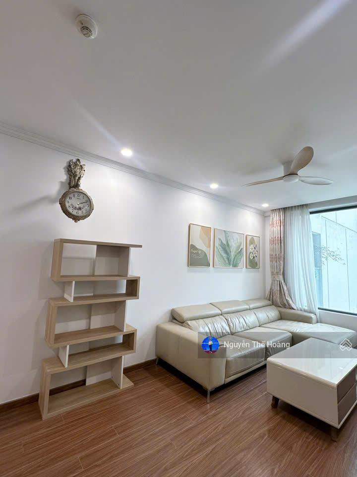 Giá thật, bán ch 3n  2wc 95m2 tòa ecogreen. giá chỉ 7 tỷ 4, full nội thất ban công đông nam, sổ đỏ